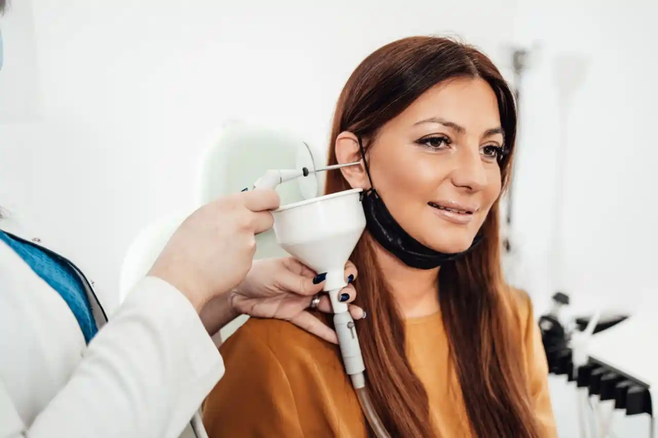 Kulak temizliği ve tıkanıklık giderme hizmetiyle sağlıklı kulak bakımı. Uzman hemşiremizle güvenli ve etkili kulak temizliği.